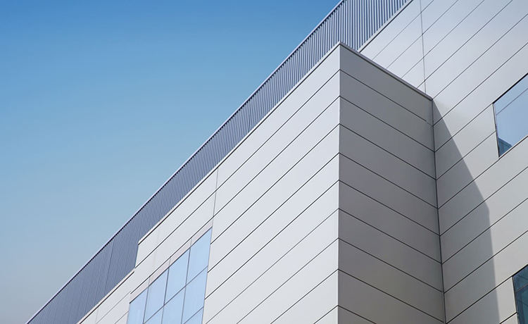 墙面聚氨酯封边岩棉夹芯板：筑牢建筑围护安全防线，赋能绿色节能升级