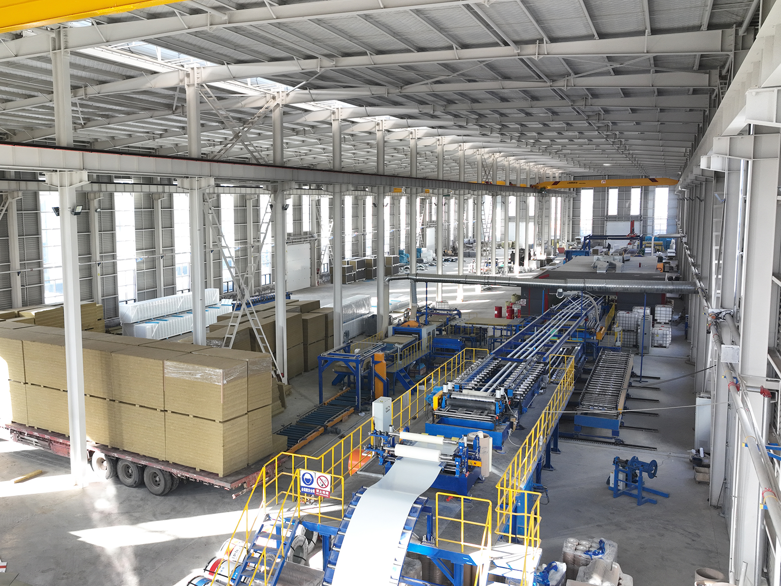 聚氨酯夹芯板自动化生产线